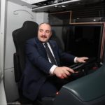 Bakan Varank ‘sessiz otobüs’ün direksiyonuna geçti-1