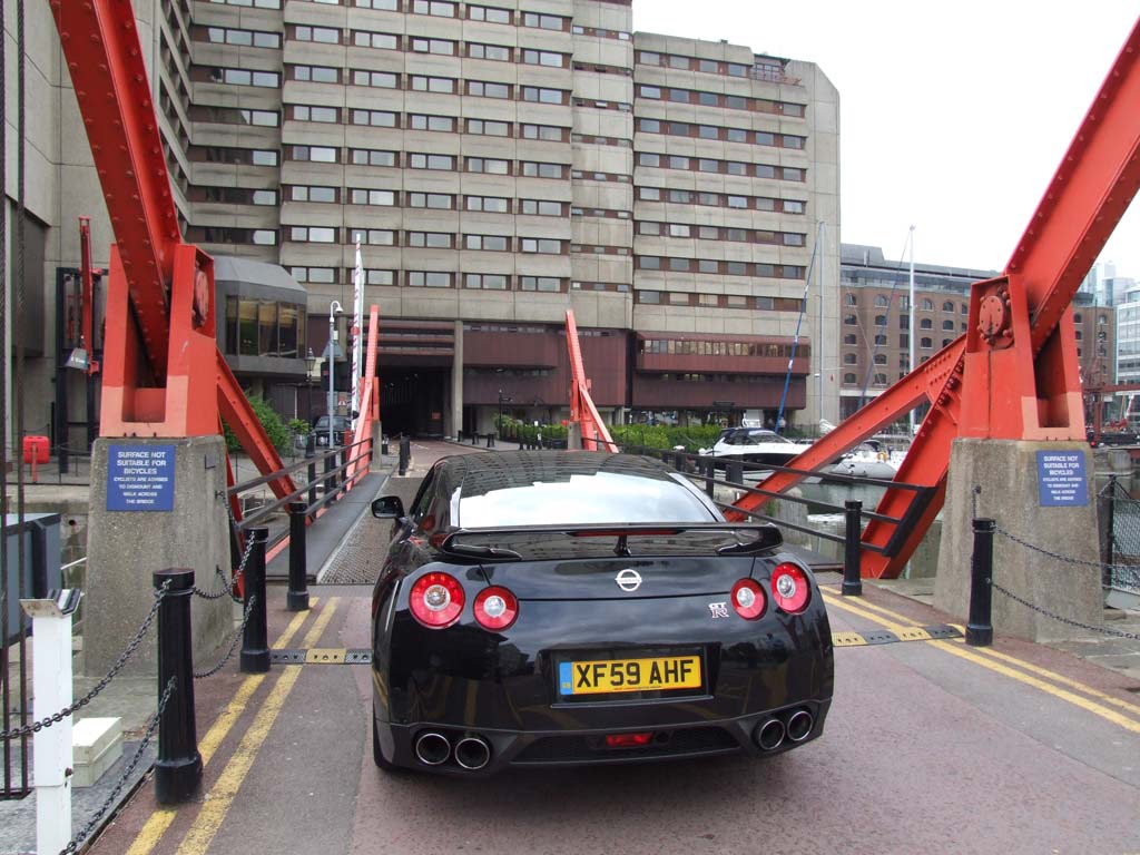 Nissan_GTR_TEST_Black_Edition_London_Umut_Ozgur_Sunay_Automobile_Magazine