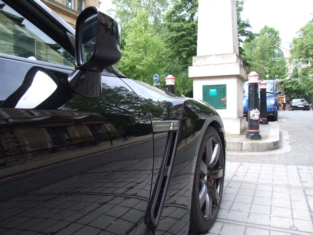 Nissan_GTR_TEST_Black_Edition_London_Umut_Ozgur_Sunay_Automobile_Magazine