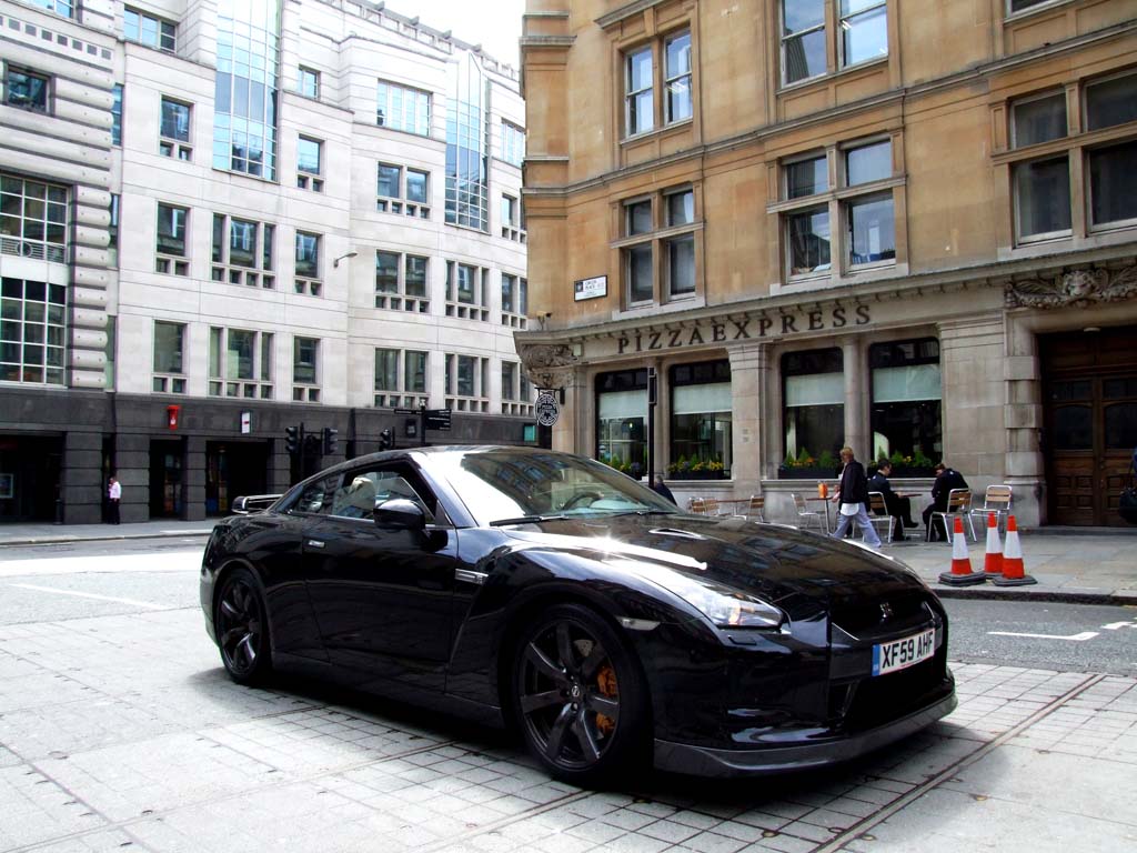 Nissan_GTR_TEST_Black_Edition_London_Umut_Ozgur_Sunay_Automobile_Magazine