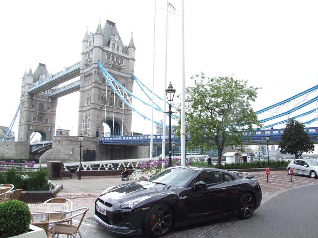 Nissan_GTR_TEST_Black_Edition_London_Umut_Ozgur_Sunay_Automobile_Magazine