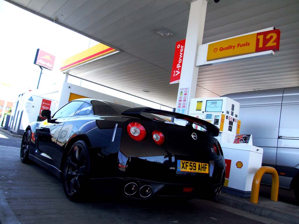 Nissan_GTR_TEST_Black_Edition_London_Umut_Ozgur_Sunay_Automobile_Magazine