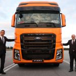 Ford Otosan Eskişehir Fabrikası’nda, Türkiye’de geliştirilip seri üretime geçen ilk ve tek yerli şanzıman bakan varank-ali-koc-3