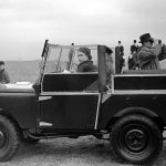 queen-defender-landrover-elizabeth