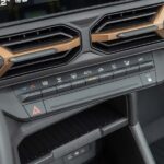 Original-5241-all-new-dacia-duster-hybrid-140-extreme-interior-detail-4