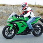 kawasaki ninja300-abs-test-