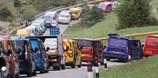 Carovana di 201 Ford Transit entra nel Guinees dei Primati