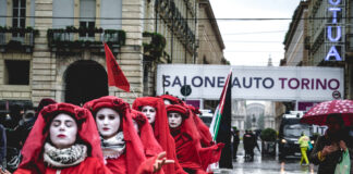 Extinction Rebellion, protesta silenziosa al Salone dell'auto