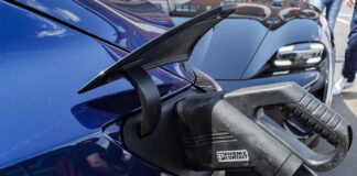 L'Ue lavora all'auto elettrica da 15mila euro, allarme dell'Italia