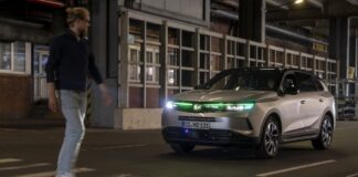 Le Opel a guida autonoma comunicheranno con pedoni e veicoli