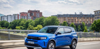 Opel Frontera Hybrid GS, il suv flessibile che "si fa" in 7