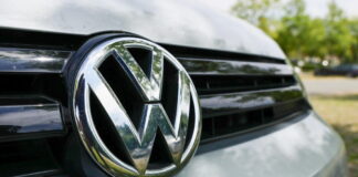 Volkswagen taglia target 2025, pesa rallentamento di Porsche