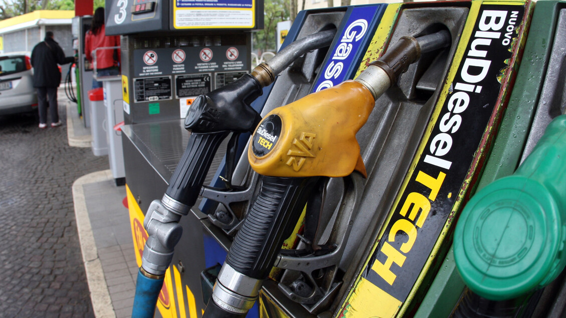 Aumento carburanti, gasolio servito autostrada a 2,011