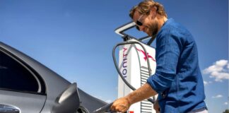 Mercedes-Plug-in-Hybrid-wird-geladen