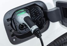 Bundesnetzagentur zählt 179.938 öffentliche Ladepunkte Mercedes-Ladeanschluss-gruen