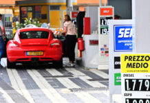 Cala prezzo benzina. Al self a 1,694 euro, ai minimi da 5 mesi