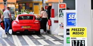 Cala prezzo benzina. Al self a 1,694 euro, ai minimi da 5 mesi