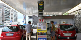 Cresce prezzo benzina, Self a 1,695 euro al litro