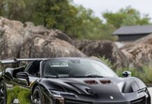 Ferrari, una SF90 XX Spider ad un'asta di RM Sotheby's