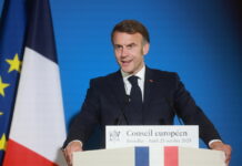 Macron, 'puntiamo a flessibilità su norme Ue per l'automotive'