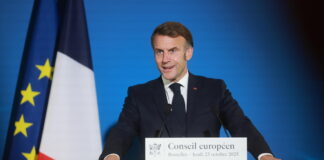 Macron, 'puntiamo a flessibilità su norme Ue per l'automotive'