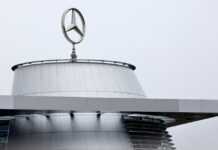Mercedes: nei primi 9 mesi del 2025 utili dimezzati Mercedes: nei primi 9 mesi del 2025 utili dimezzati