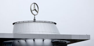 Mercedes: nei primi 9 mesi del 2025 utili dimezzati