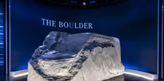 Mercedes racconta il futuro dei van con la scultura The Boulder