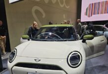 Mini Paul Smith Edition svelata al Japan Mobility Show 2025 Mini Paul Smith Edition svelata al Japan Mobility Show 2025
