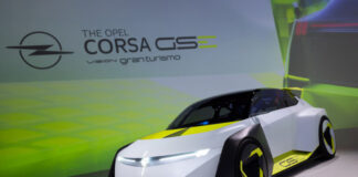 Opel Corsa Gse Vision Gran Turismo in scena a Milano