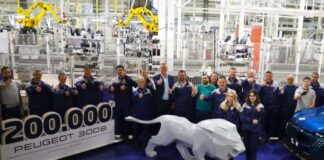 3008’in 200 bininci üyesini tarihi Sochaux Fabrikası’nın bantlarından indirdi