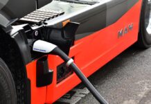 MAN-Elektro-Lkw-laedt