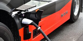 MAN-Elektro-Lkw-laedt
