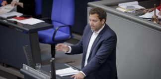 pressefoto-lars-klingbeil-plenum1-tobiaskoch