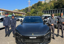 Sequestrata Ferrari da 700 mila euro in porto a Genova Sequestrata Ferrari da 700 mila euro in porto a Genova
