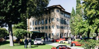 Sfilata e concorso supercar a Firenze, da Ferrari a Bugatti