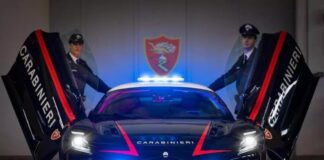 Supercar in divisa, le auto ad alte prestazioni in servizio