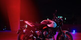 Trident 800 allarga la gamma roadster di Triumph