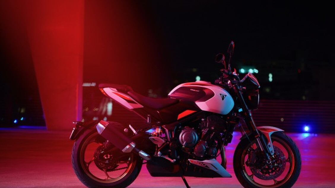 Trident 800 allarga la gamma roadster di Triumph