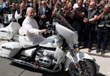 Pope’s custom BMW R 18 fetches 130,000 euros for children’s aid
