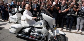 Pope’s custom BMW R 18 fetches 130,000 euros for children’s aid Pope’s custom BMW R 18 fetches 130,000 euros for children’s aid