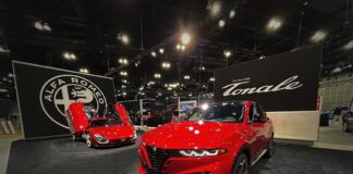 Alfa Romeo 33 Stradale ve Nuova Tonale 2025 Los Angeles Otomobil Fuarı'nda
