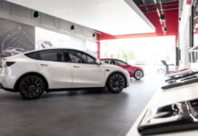Tesla-Showroom