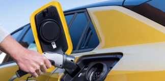 Opel-Astra-Ladeanschluss