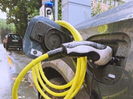 Bce, domanda di auto andrà a rilento, pesa il clima d'incertezza