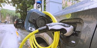 Bce, domanda di auto andrà a rilento, pesa il clima d'incertezza