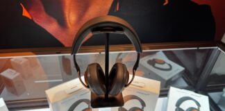 Bu yeni McLaren x Bowers & Wilkins Px8 S2 kulaklıklar göründüğü kadar kaliteli bir his de veriyor
