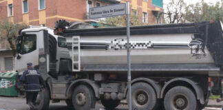 Comune Bologna valuta obbligo sensori per angolo cieco su camion