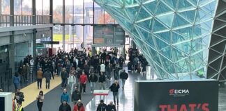 Eicma apre al pubblico, folla appassionati di moto in fila