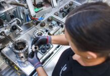 Montage-Elektro-Antriebseinheiten-GLC